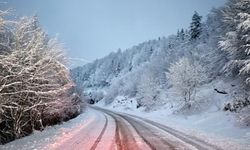 Kar ve fırtına nedeni ile bazı yerleşim yerlerinde eğitime ara verildi...