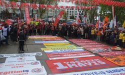 Yağmur Emekçiye engel olamadı…  Sinop’a yakışan 1 Mayıs…