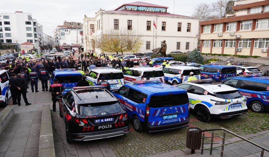 Sinop İl Jandarma Komutanlığı ve İl Emniyet Müdürlüğüne 19 yeni araç tahsisi yapıldı...