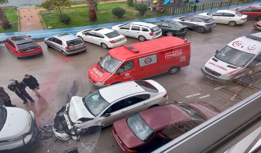 Karakum yolunda kaza; 4 yaralı...